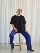 kaffe-curve-sportliche-hose-10583433-royalblau-weiss-plussize-curvy-berlin-VI
