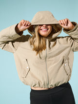 only-carmakoma-plussize-curvy-fashion-berlin-leichte-jacke-kapuze-greige-15364861-I