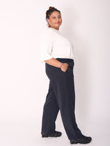 plus-size-berlin-loved-by-les-soeurs-shop-Perfect-Pants-Twill-Schwarzblau-I