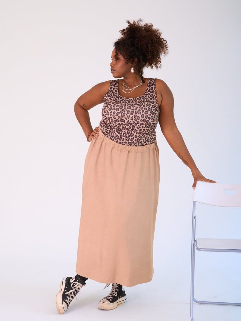 Curvy-Fashion-Berlin-Midi-flow-skirt-camel-IV