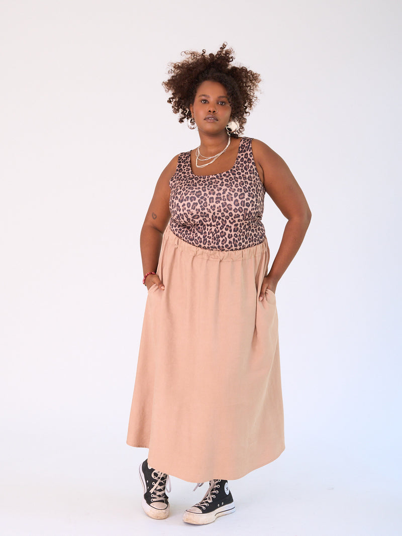 Curvy-Fashion-Berlin-Midi-flow-skirt-camel-IV