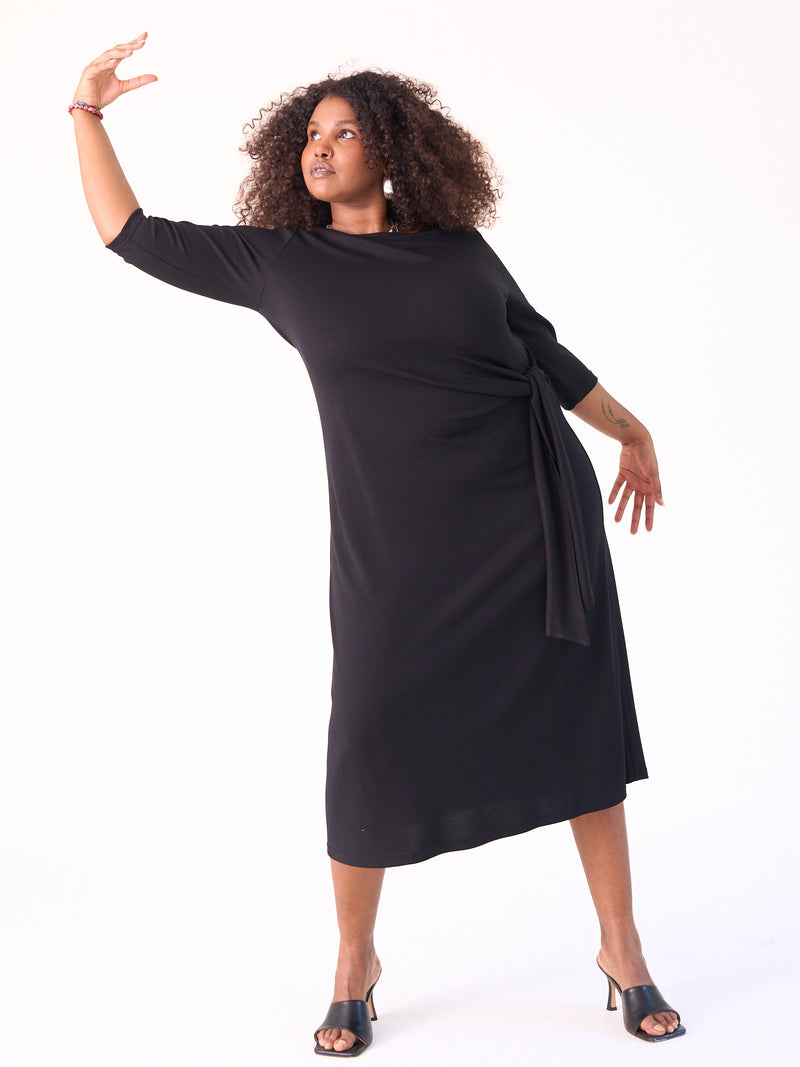 Curvy-Fashion-berlin-drapedress-schwarz-I.R