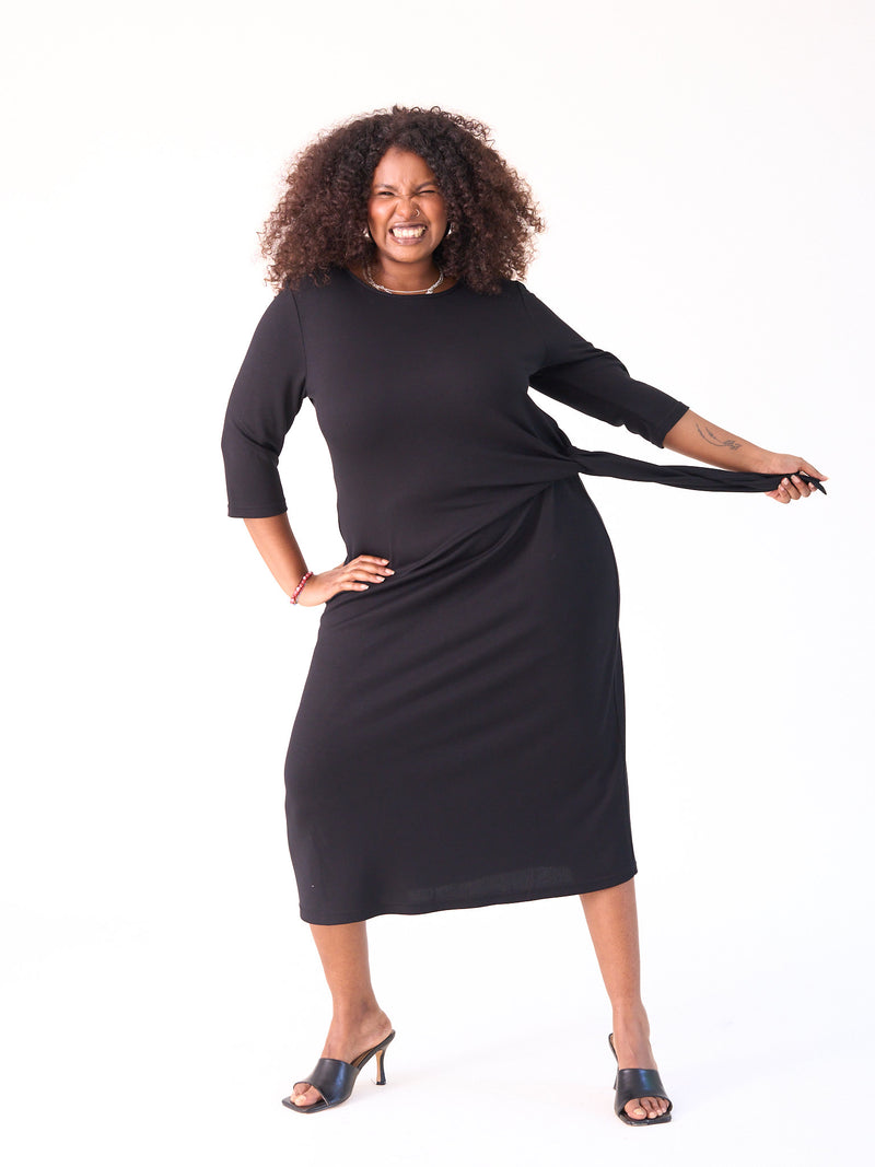 Curvy-Fashion-berlin-drapedress-schwarz-I.