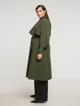 MAT.-FASHION-8403.4023-Plussize-curvy-fashion-grün-trenchcoat-berlin-III