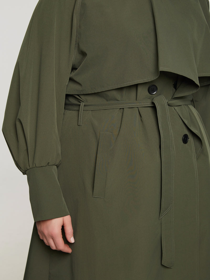 MAT.-FASHION-8403.4023-Plussize-curvy-fashion-grün-trenchcoat-berlin-VIII