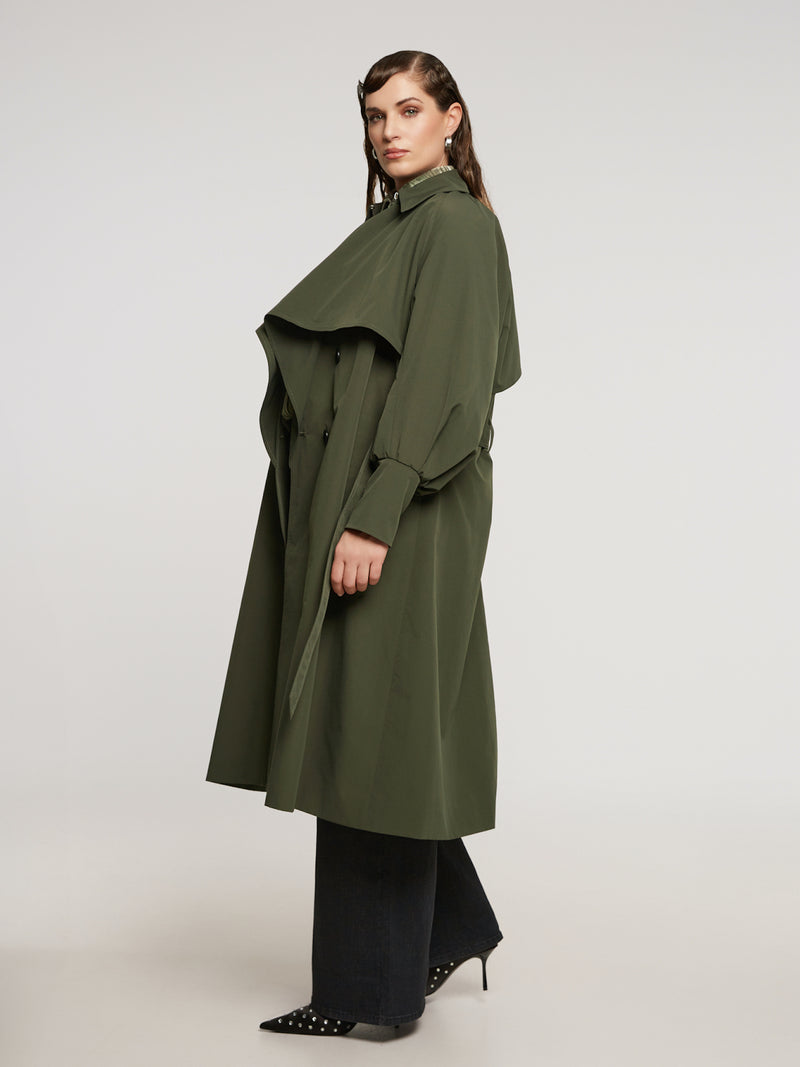 MAT.-FASHION-8403.4023-Plussize-curvy-fashion-grün-trenchcoat-berlin-VI