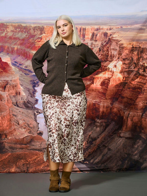 ONLY-CARMAKO-15336431-cowhide-satinrock-braun-weiss-plussize-curvy-berlin-I