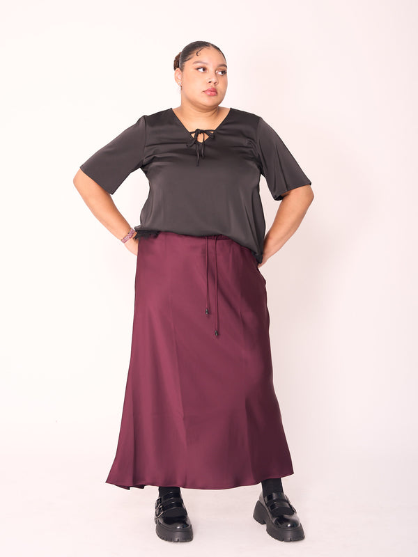 Plus-size-fashion-berlin-Mat-satinrock-bordaux-I
