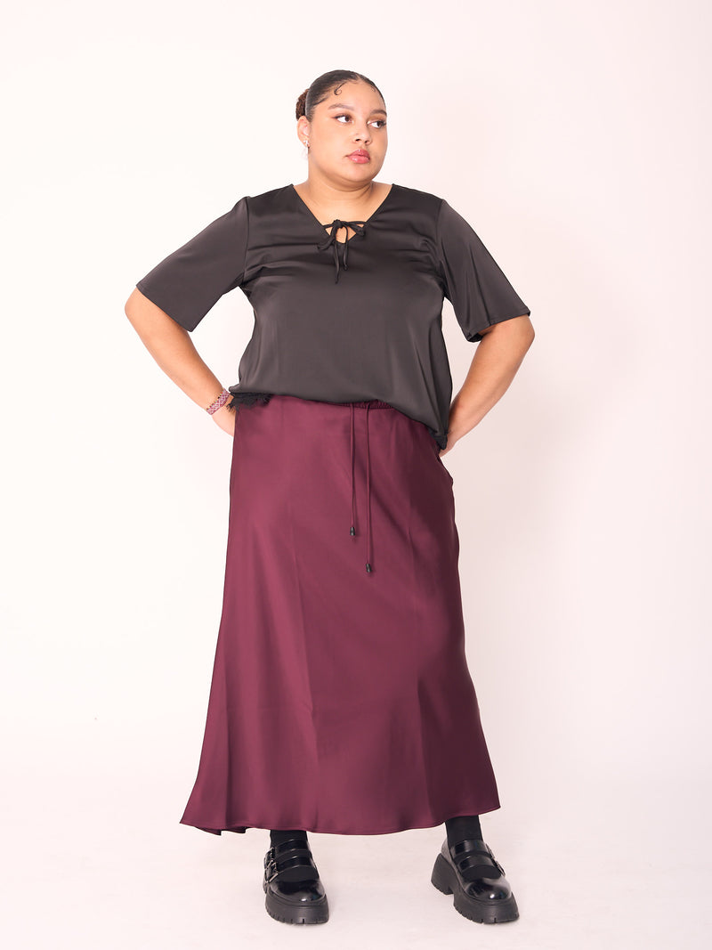 Plus-size-fashion-berlin-Mat-satinrock-bordaux-I