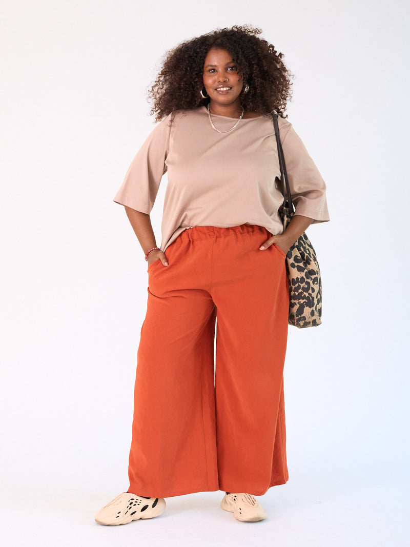 Plus-size-fashion-berlin-Square-top-lyosand-sahara-I.Q