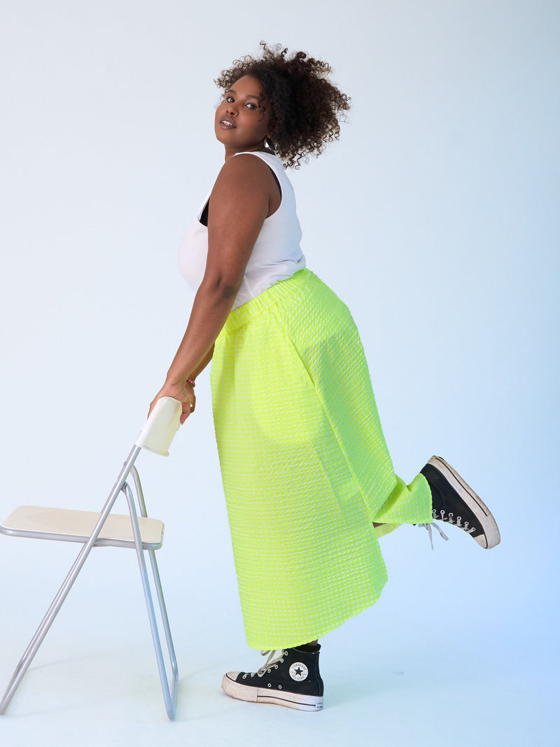 Plus-size-fashion-berlin-midiflowskirt-vichy-gelb-III