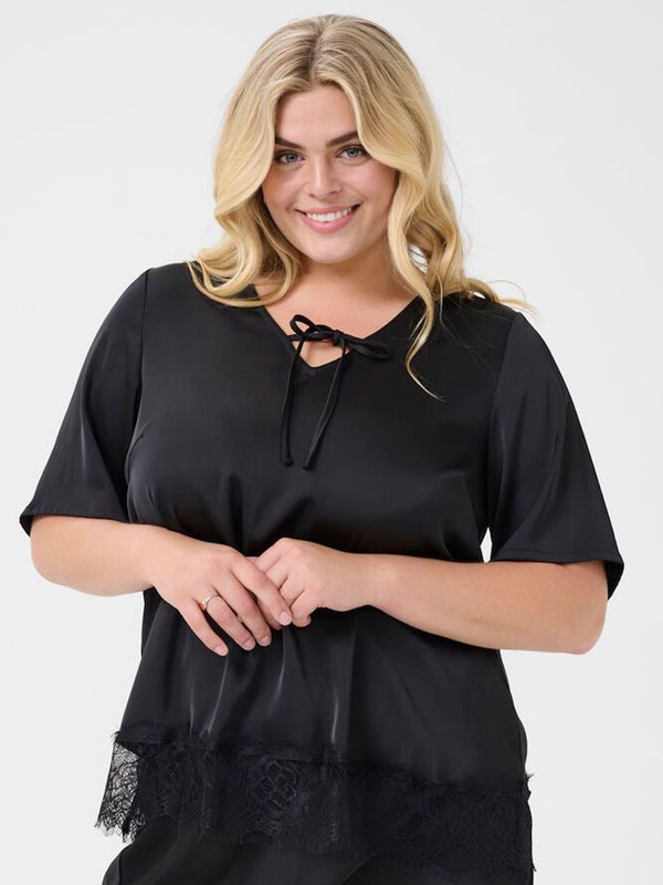 kaffe-curve-satinbluse-schwarz-spitze-plussize-curvyfashion-berlin-I
