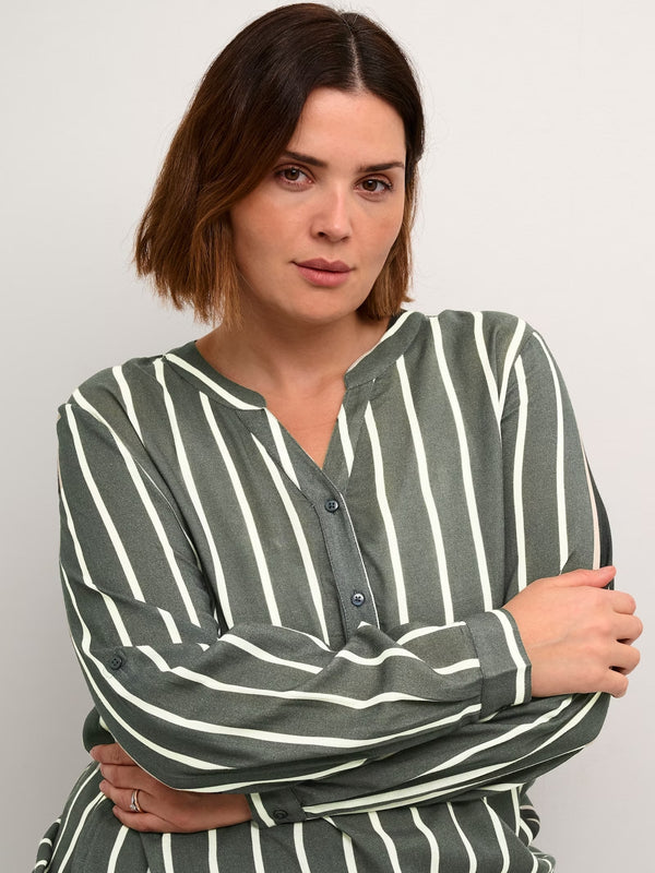 kaffecurve-gestreifte-buse-plussize-curvfashion-berlin-lindgruen-weiss-III