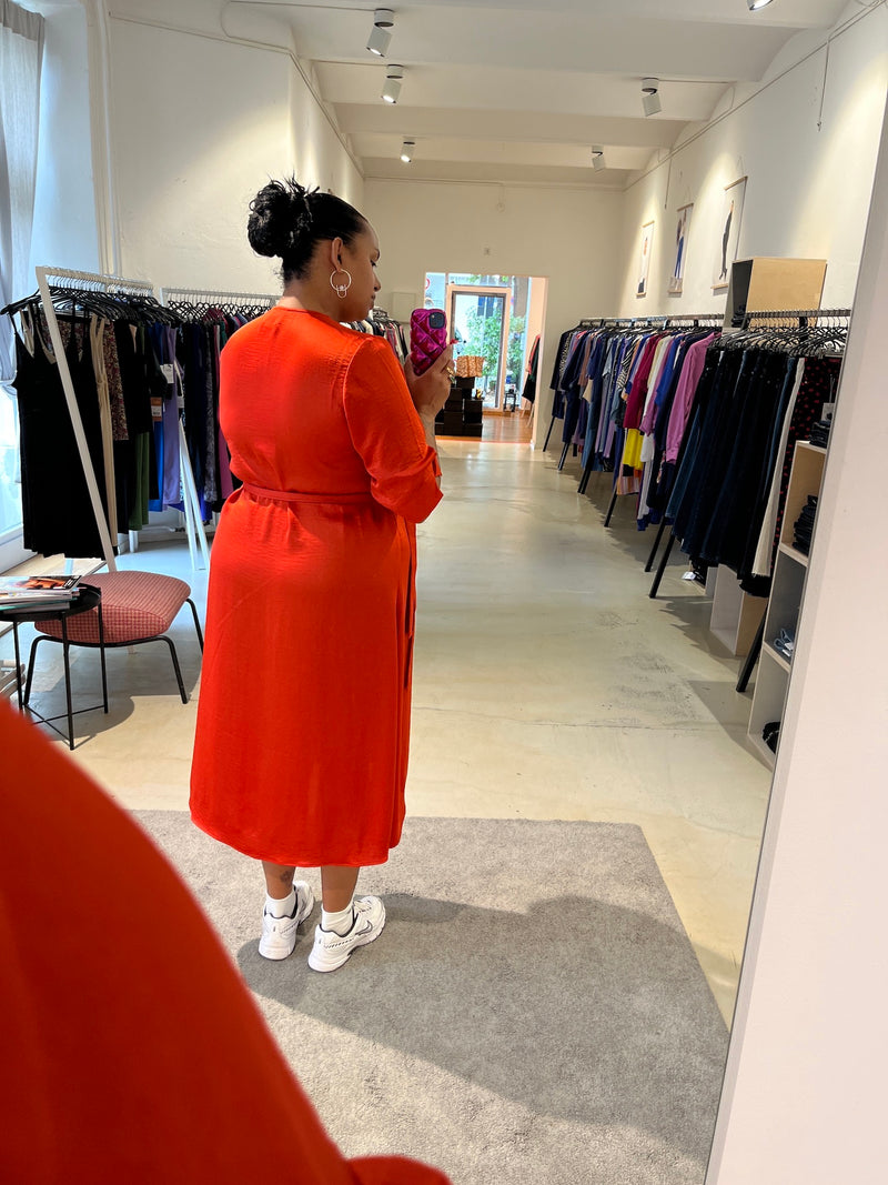 loved-by-les-soeurs-shop-hamburg-wrap-dress-red-orange-II