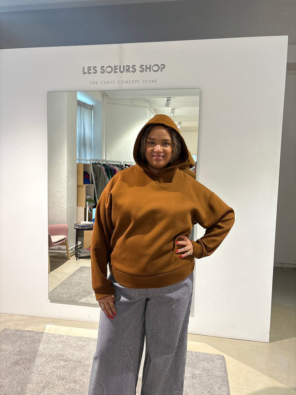 loved-by-les-soeurs-shop-perfect-hoodie-braun-plussize-curvy-berlin-I