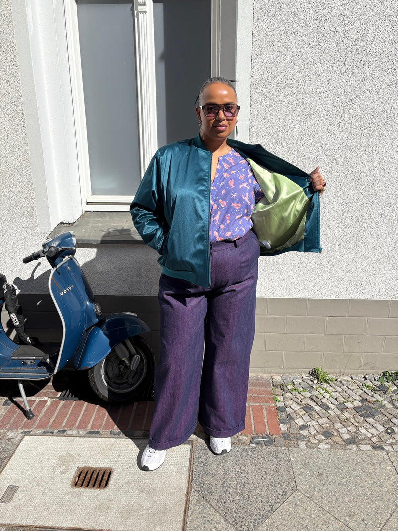 loved-by-les-soeurs-sop-satin-bomber-petrol-plussize-curvy-fashion-berlin-III