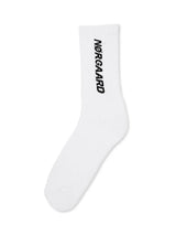 mads-norgaard-tennis-socken-white-fashion-berlin-curvy-plussize-I