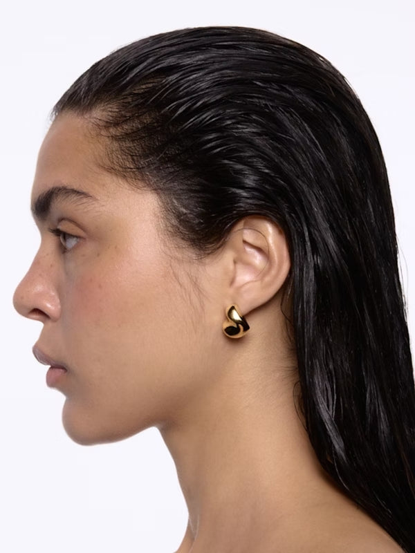 maria-black-saddle-ohrring-small-gold-schmuck-berlin-II