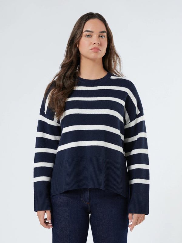 marina-rinaldi-brigida-strickpullover-dunkelblau-weiss-plussize-curvy-berlin-II_09bf7c47-d18d-465a-874a-9dc17d7239f2