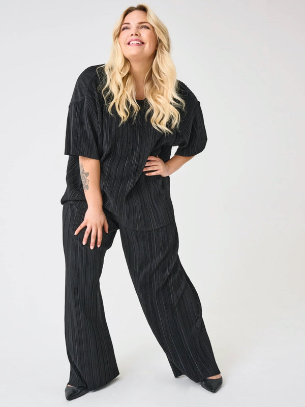 only-carmakoma-plissiehose-schwarz-plussizefashion-curvy-berlin-II