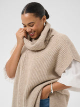 Kuscheliger Rollkragen-Poncho mit Zopfstrick  - Camel