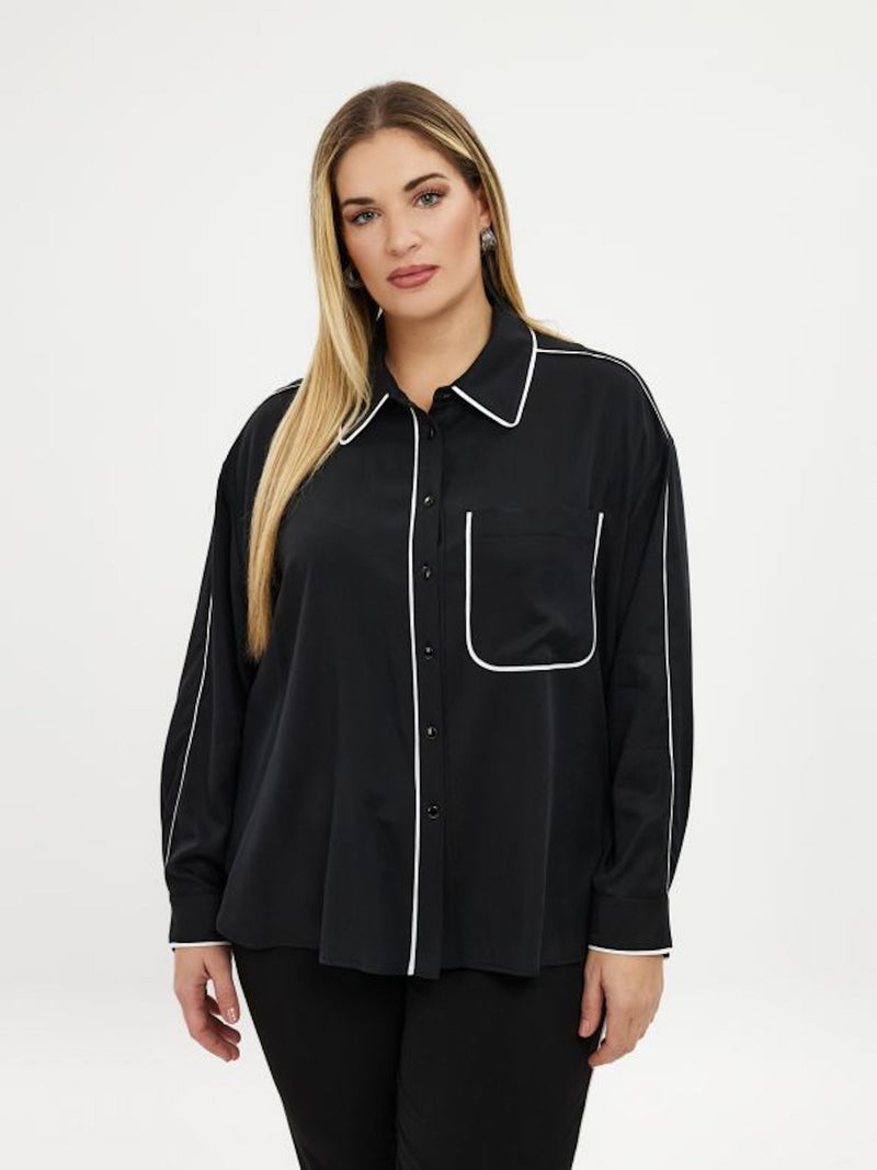 Oversized blouse made of Tencel with contrast piping black white