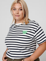 ONLY CARMAKOMA | PLUS SIZE | ONLINE & in Berlin | Gestreiftes T-Shirt mit Herz-Applikation | Weiß/Schwarz