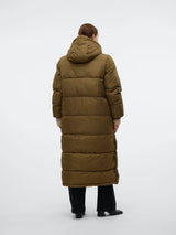 Langer wattierter Winterparka mit abnehmbarer Kapuze - Olivgold